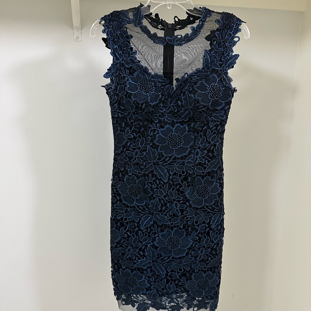 Sleeveless Navy Floral Lace Sheath Dress (fitted)